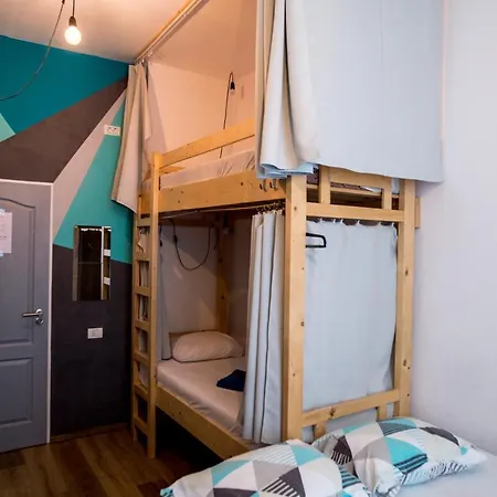 Cloud 9 Living 3*