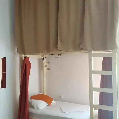 Cloud 9 Living בית הארחה